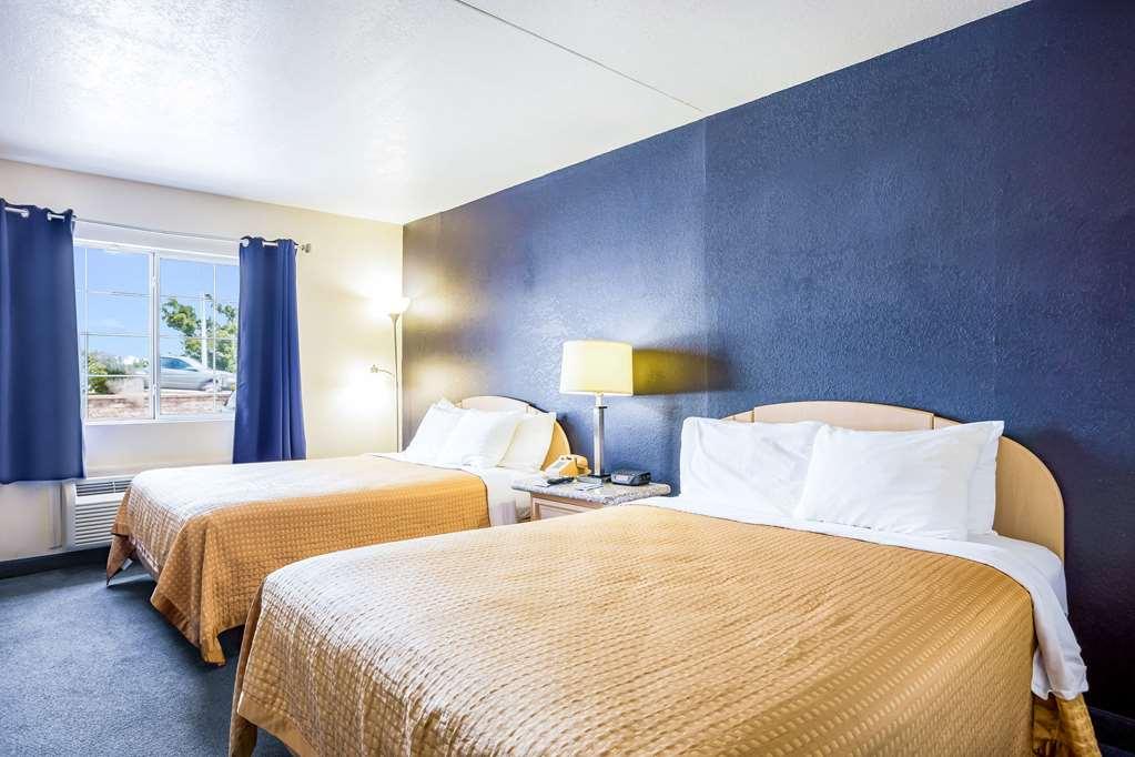 Rodeway Inn Branson, Brick House Oda fotoğraf