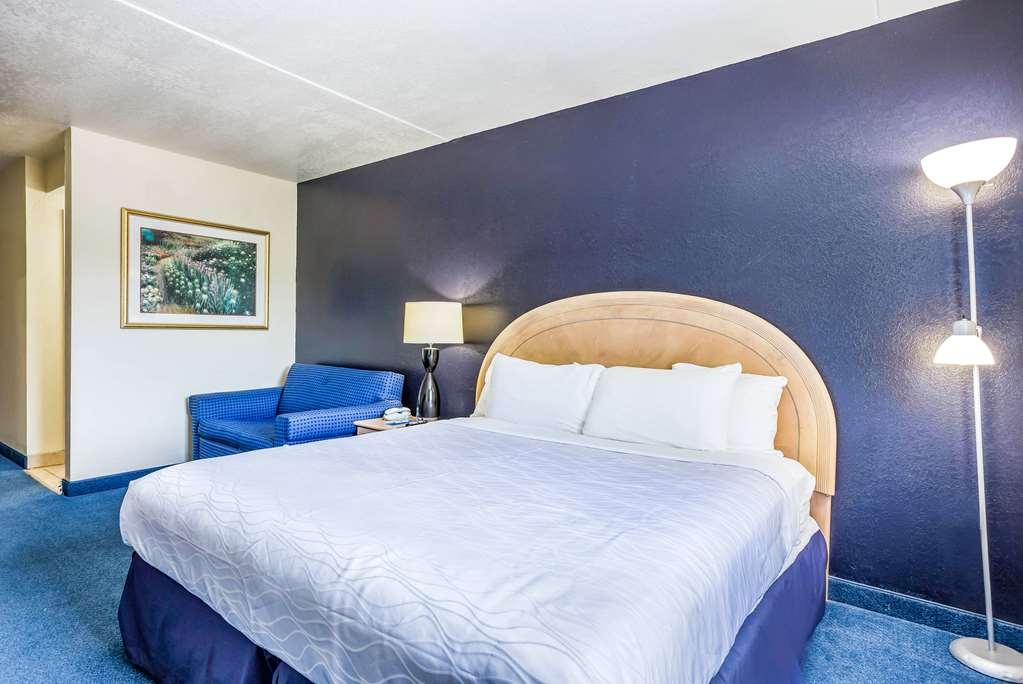 Rodeway Inn Branson, Brick House Oda fotoğraf